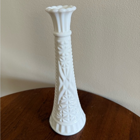 Vintage 9" Milk Glass Bud Vase Stars & Bars Pattern White Flower Vase Home Decor - Picture 3 of 8